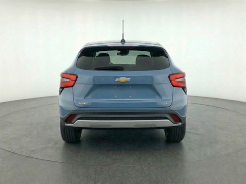 Used 2025 Chevrolet Trax LT FWD image 7