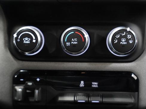 Used 2024 RAM 3500 Tradesman w/ Chrome Appearance Group image 25