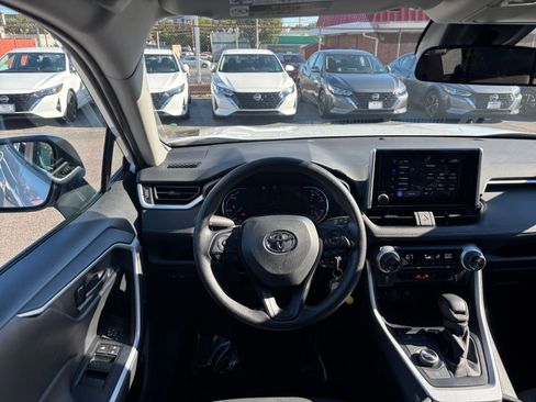 Used 2025 Toyota RAV4 LE image 33