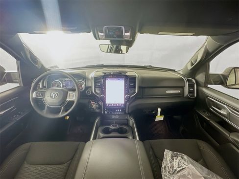 New 2026 RAM 1500 4x4 Crew Cab image 9