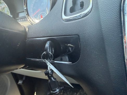 Used 2014 Dodge Grand Caravan SE FWD image 17