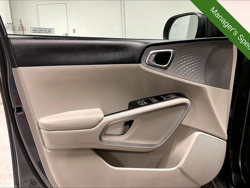 Used 2025 Kia Soul LX FWD image 21