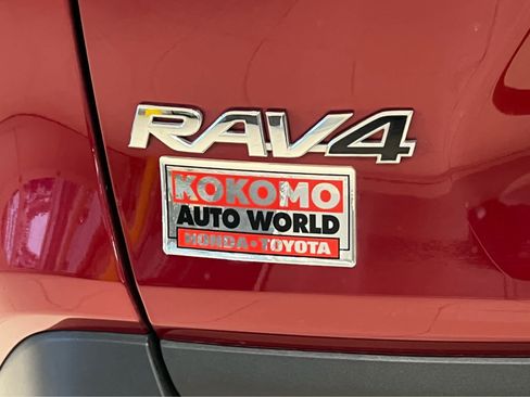 Used 2024 Toyota RAV4 LE AWD/4WD image 7