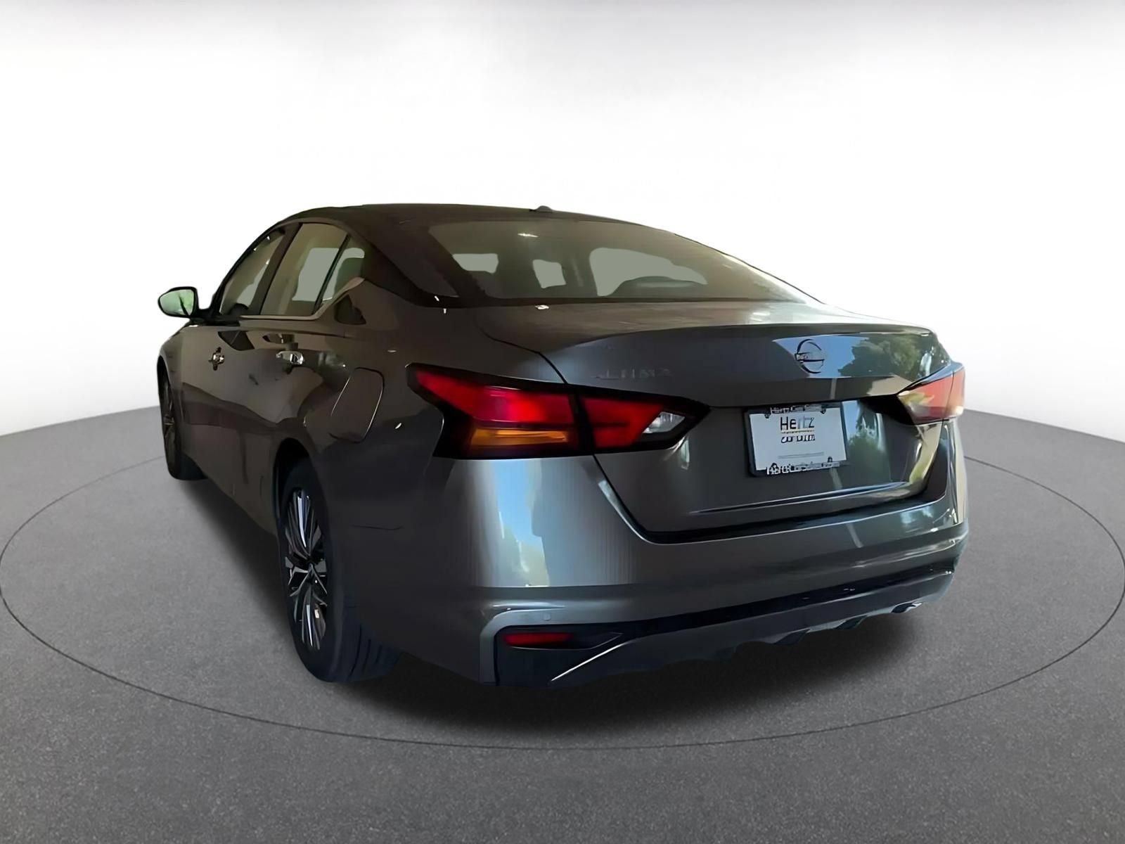 Used 2025 Nissan Altima 2.5 SV FWD image 9