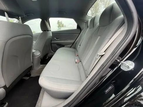 Used 2023 Hyundai Elantra SEL FWD image 12