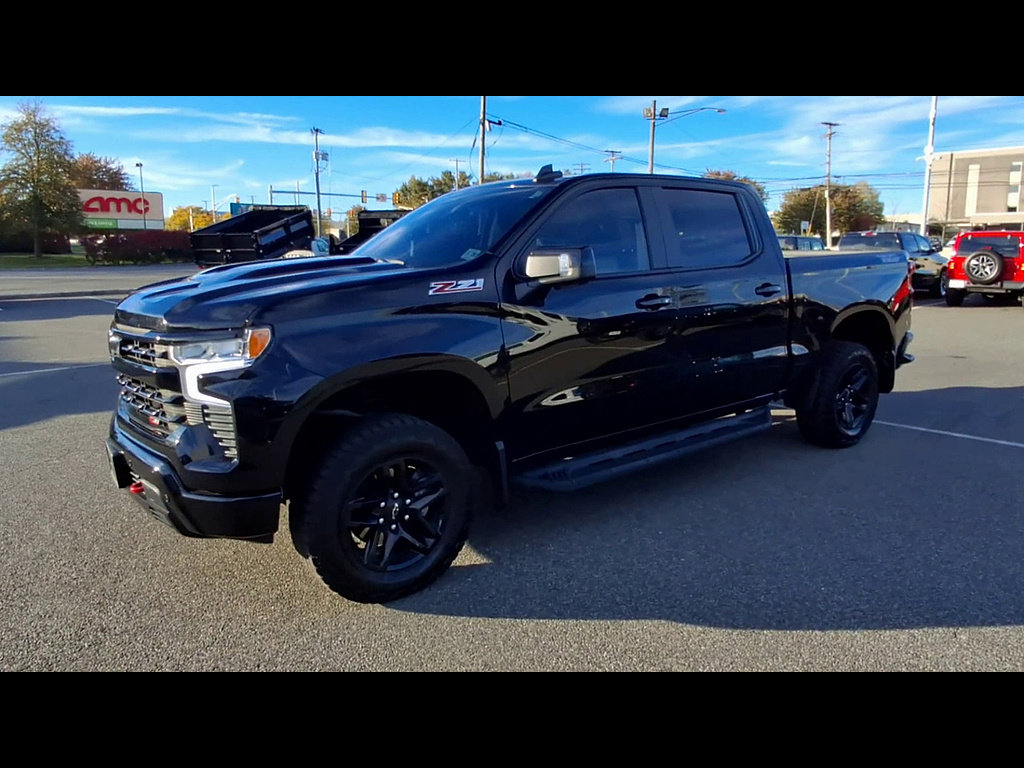 Used 2024 Chevrolet Silverado 1500 LT Trail Boss w/ LT Trail Boss Premium Package AWD/4WD image 4