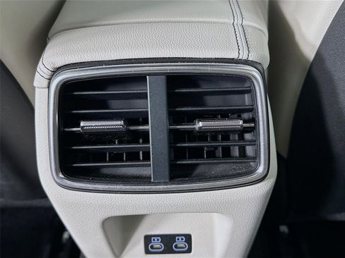 Used 2025 Genesis G70 2.5T AWD/4WD image 26