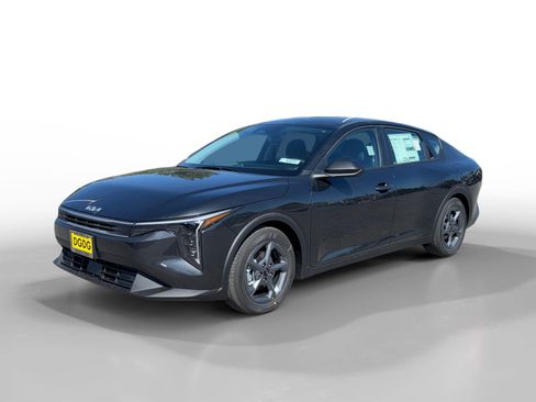 New 2026 Kia K4 LXS image 1