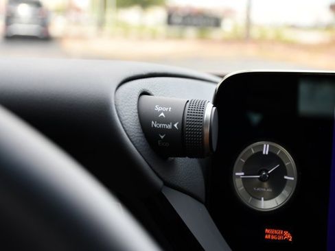 Certified 2025 Lexus ES 300h w/ Premium Package image 14