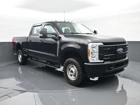 Used 2025 Ford F250 XL w/ XL Off-Road Package AWD/4WD image 3