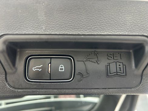 Used 2020 Ford Explorer XLT w/ Equipment Group 202A AWD/4WD image 29