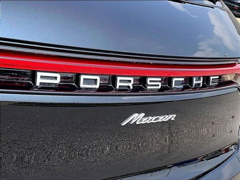 Certified 2024 Porsche Macan AWD/4WD image 22