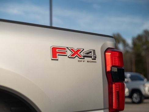 Used 2023 Ford F250 XLT w/ XLT Premium Package image 10