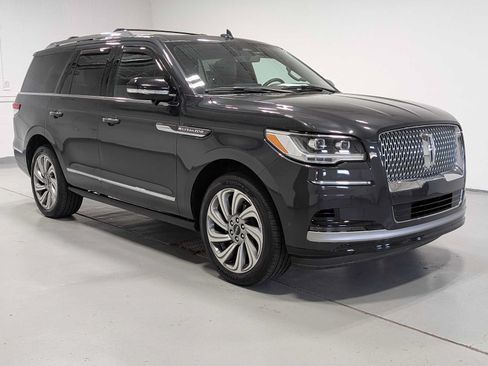 Used 2023 Lincoln Navigator Reserve AWD/4WD image 6
