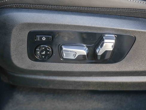 Used 2026 BMW X7 xDrive40i w/ M Sport Package AWD/4WD image 19