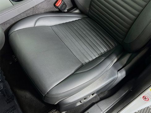 Used 2024 Land Rover Discovery Sport S image 20