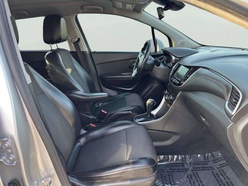 Used 2019 Chevrolet Trax LT w/ LT Convenience Package image 20