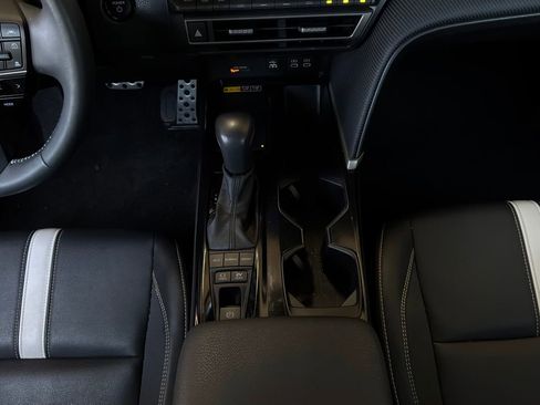 Used 2025 Toyota Camry SE FWD image 15