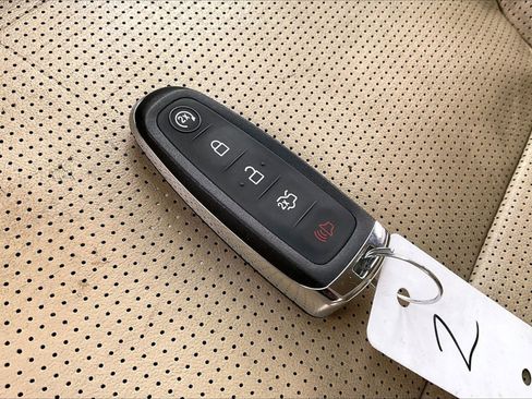 Used 2018 Ford Taurus Limited FWD image 11