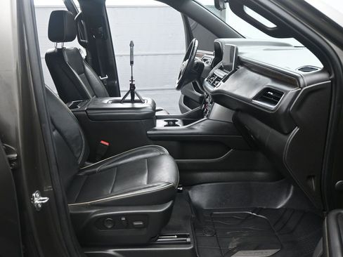 Used 2021 Chevrolet Suburban Premier w/ Premium Package image 6