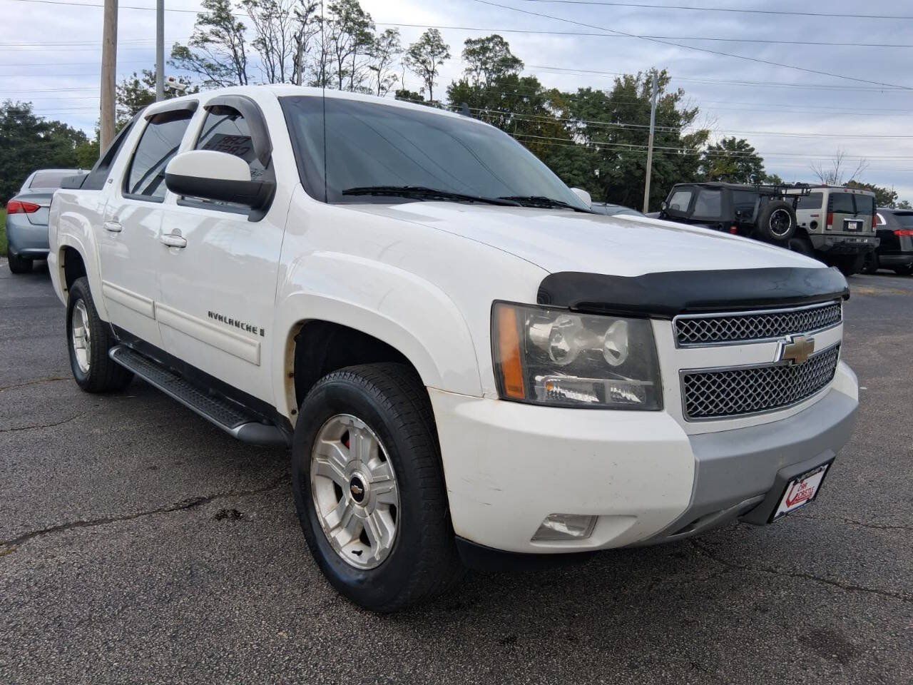 Used 2009 Chevrolet Avalanche LT w/ Luxury Package AWD/4WD image 3