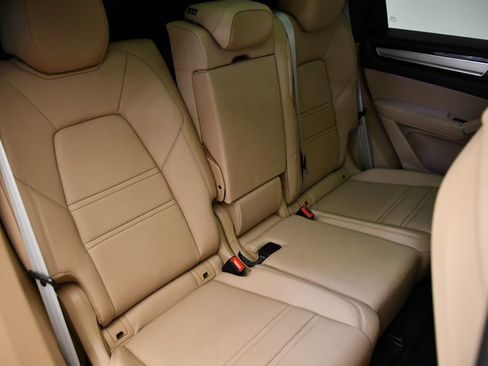 Used 2022 Porsche Cayenne Platinum Edition image 55