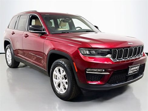 Used 2023 Jeep Grand Cherokee Limited w/ Luxury Tech Group II image 3