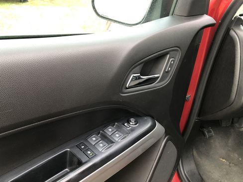 Used 2021 Chevrolet Colorado LT image 12