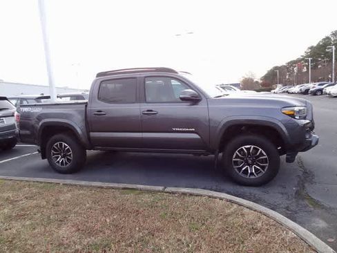 Used 2021 Toyota Tacoma TRD Sport image 4