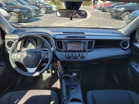 Used 2018 Toyota RAV4 LE image 22
