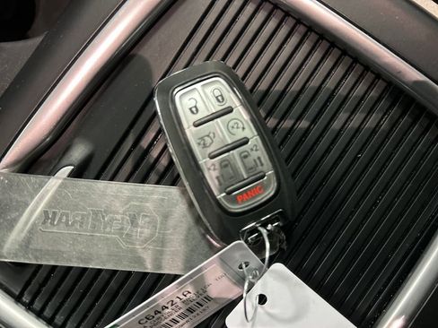 Used 2024 Chrysler Pacifica Touring-L image 22