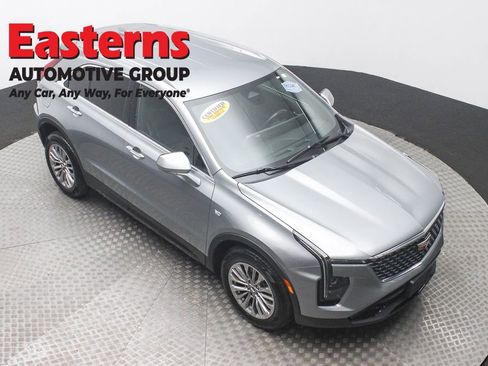 Used 2024 Cadillac XT4 Premium Luxury image 3
