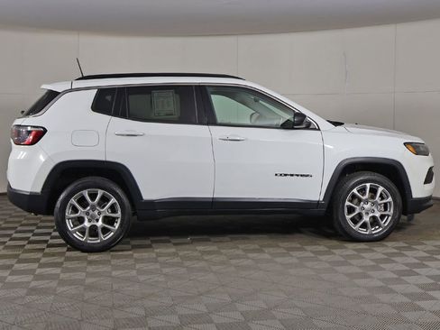 Used 2022 Jeep Compass Latitude AWD/4WD image 15