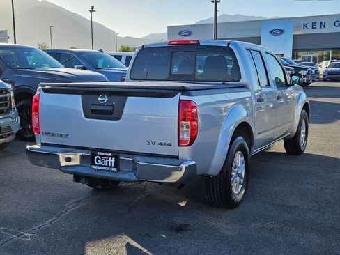 Used 2015 Nissan Frontier SV AWD/4WD image 3