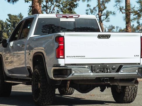 Used 2024 Chevrolet Silverado 2500 LTZ w/ LTZ Convenience Package image 12