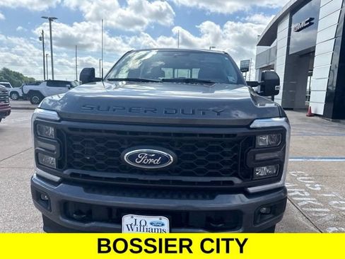 Used 2023 Ford F250 Lariat w/ Sport Appearance Package AWD/4WD image 3