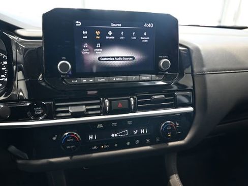 Used 2025 Nissan Pathfinder SV image 15