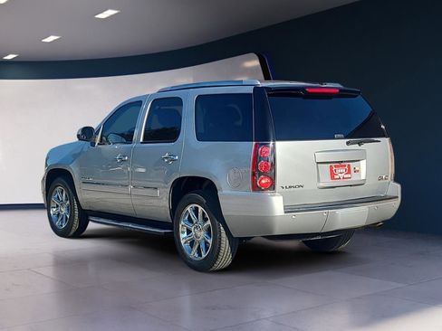 Used 2013 GMC Yukon Denali RWD image 3