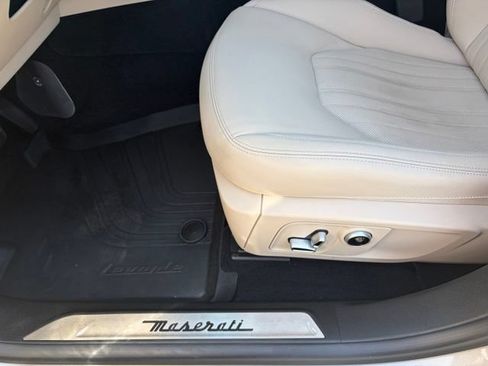 Used 2022 Maserati Levante Modena AWD/4WD image 18