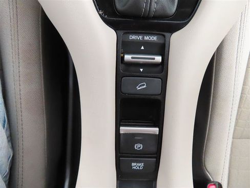Used 2025 Honda HR-V LX image 27
