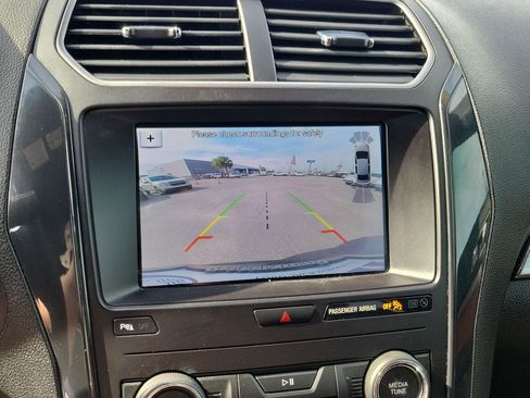 Certified 2019 Ford Explorer XLT w/ Equipment Group 202A image 18