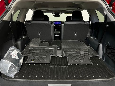 Certified 2026 Toyota Highlander Limited AWD/4WD image 30