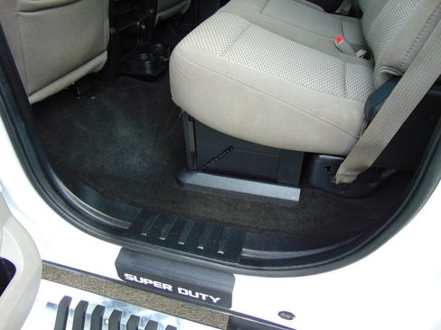 Used 2017 Ford F250 XLT w/ XLT Premium Package image 9