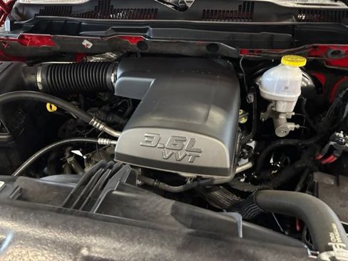 Used 2022 RAM 1500 Classic SLT AWD/4WD image 40