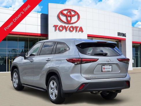 Used 2023 Toyota Highlander L FWD image 3