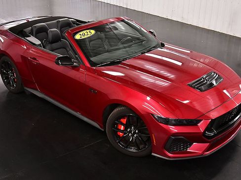 Used 2025 Ford Mustang GT Premium RWD image 12