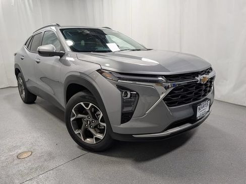 New 2026 Chevrolet Trax LT w/ Driver Confidence Package FWD image 2