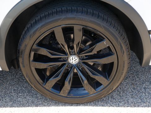 Used 2021 Volkswagen Tiguan SE R-Line AWD/4WD image 15
