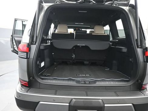 Used 2026 Lexus GX 550 w/ Accessory Package (CT) AWD/4WD image 8