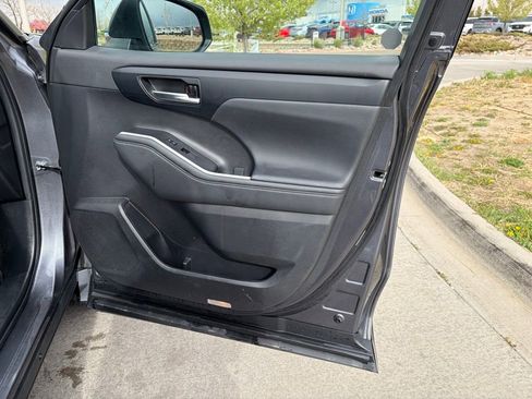 Used 2023 Toyota Highlander XLE image 22